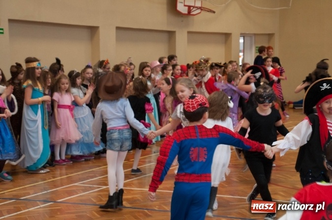 Zdjęcie w galerii na portalu naszraciborz.pl: Ach, co to był za bal! Karnawałowe harce w osiemnastce wiadomości z regionu