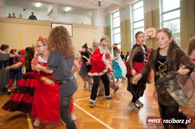 Zdjęcie w galerii na portalu naszraciborz.pl: Ach, co to był za bal! Karnawałowe harce w osiemnastce wiadomości z regionu