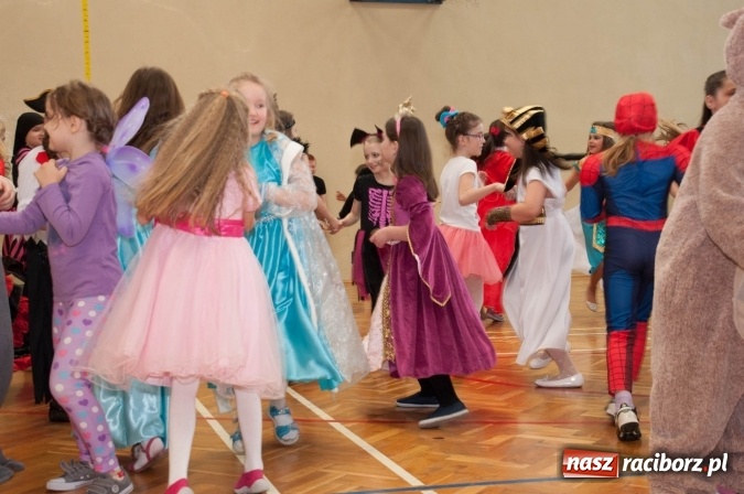 Zdjęcie w galerii na portalu naszraciborz.pl: Ach, co to był za bal! Karnawałowe harce w osiemnastce wiadomości z regionu