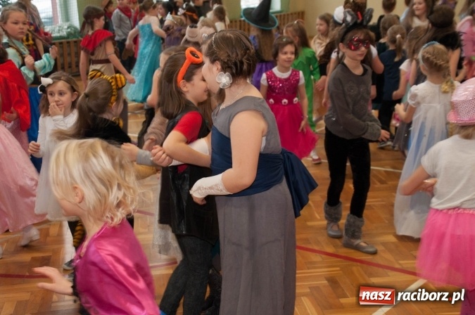 Zdjęcie w galerii na portalu naszraciborz.pl: Ach, co to był za bal! Karnawałowe harce w osiemnastce wiadomości z regionu