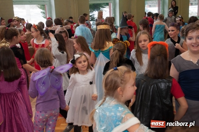 Zdjęcie w galerii na portalu naszraciborz.pl: Ach, co to był za bal! Karnawałowe harce w osiemnastce wiadomości z regionu