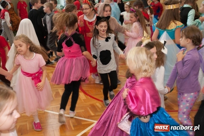 Zdjęcie w galerii na portalu naszraciborz.pl: Ach, co to był za bal! Karnawałowe harce w osiemnastce wiadomości z regionu