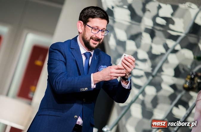 Zdjęcie w galerii na portalu naszraciborz.pl: Krakowska Bagatela z Magdą Walach wystąpiła w Raciborskim Centrum Kultury wiadomości z regionu