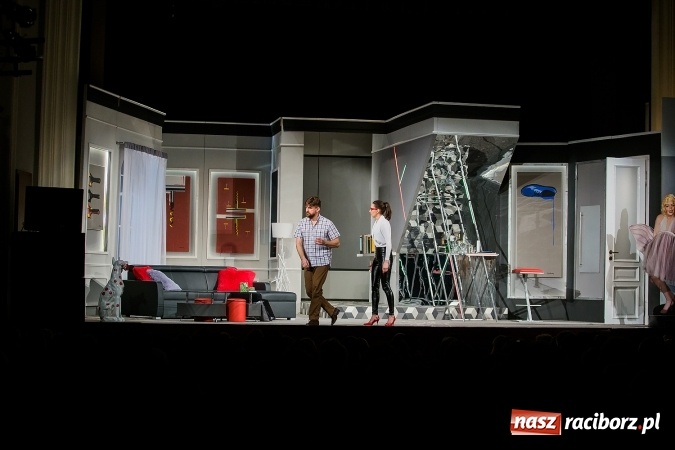 Zdjęcie w galerii na portalu naszraciborz.pl: Krakowska Bagatela z Magdą Walach wystąpiła w Raciborskim Centrum Kultury wiadomości z regionu