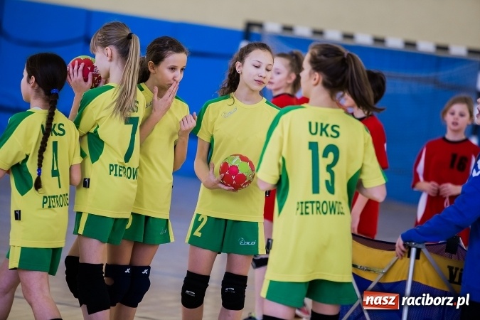 Zdjęcie w galerii na portalu naszraciborz.pl: 7. Turniej Piłki Ręcznej Dziewcząt o Puchar Starosty Raciborskiego wiadomości z regionu