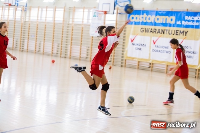 Zdjęcie w galerii na portalu naszraciborz.pl: 7. Turniej Piłki Ręcznej Dziewcząt o Puchar Starosty Raciborskiego wiadomości z regionu