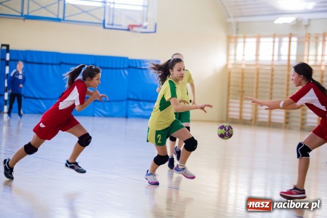 Zdjęcie w galerii na portalu naszraciborz.pl: 7. Turniej Piłki Ręcznej Dziewcząt o Puchar Starosty Raciborskiego wiadomości z regionu
