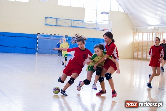 Zdjęcie w galerii na portalu naszraciborz.pl: 7. Turniej Piłki Ręcznej Dziewcząt o Puchar Starosty Raciborskiego wiadomości z regionu