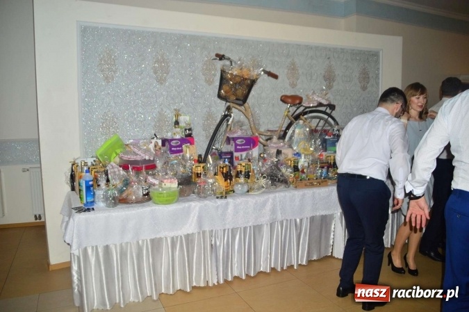 Zdjęcie w galerii na portalu naszraciborz.pl: Zabawa do białego rana, czyli z wizytą na balu charytatywnym ZSS wiadomości z regionu