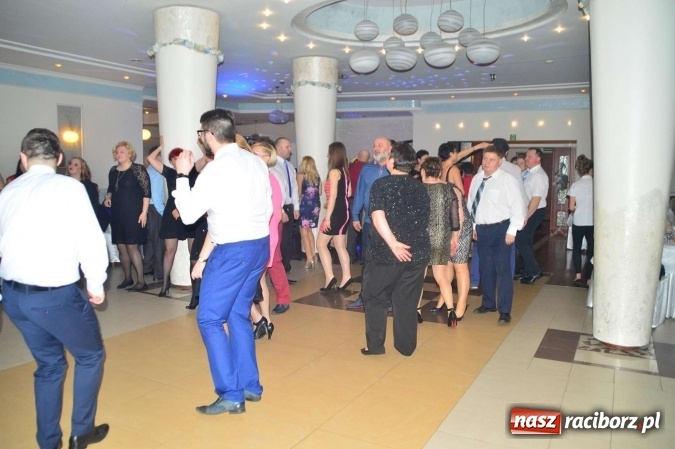 Zdjęcie w galerii na portalu naszraciborz.pl: Zabawa do białego rana, czyli z wizytą na balu charytatywnym ZSS wiadomości z regionu