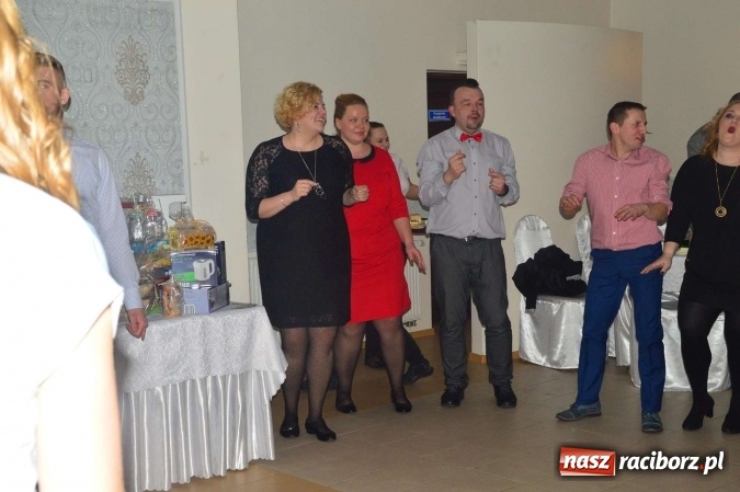 Zdjęcie w galerii na portalu naszraciborz.pl: Zabawa do białego rana, czyli z wizytą na balu charytatywnym ZSS wiadomości z regionu