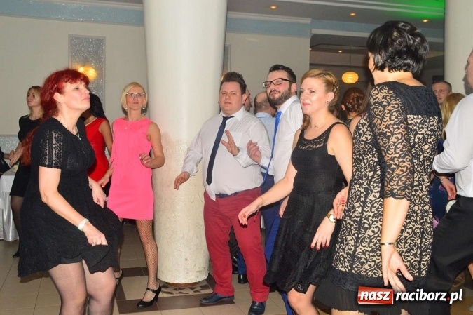 Zdjęcie w galerii na portalu naszraciborz.pl: Zabawa do białego rana, czyli z wizytą na balu charytatywnym ZSS wiadomości z regionu
