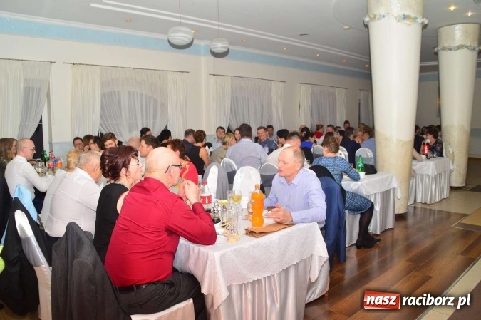 Zdjęcie w galerii na portalu naszraciborz.pl: Zabawa do białego rana, czyli z wizytą na balu charytatywnym ZSS wiadomości z regionu