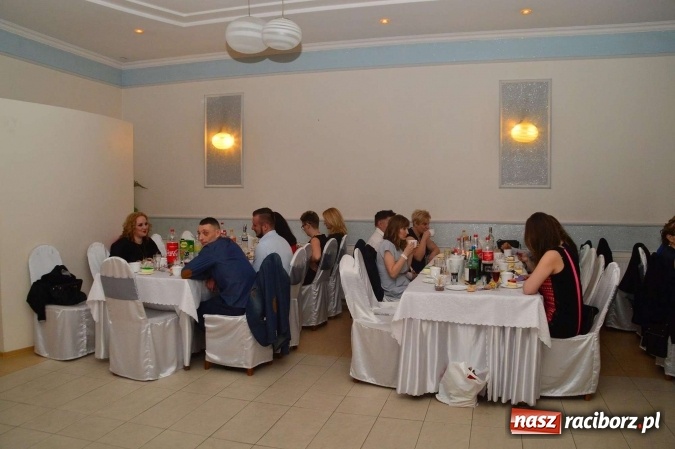 Zdjęcie w galerii na portalu naszraciborz.pl: Zabawa do białego rana, czyli z wizytą na balu charytatywnym ZSS wiadomości z regionu