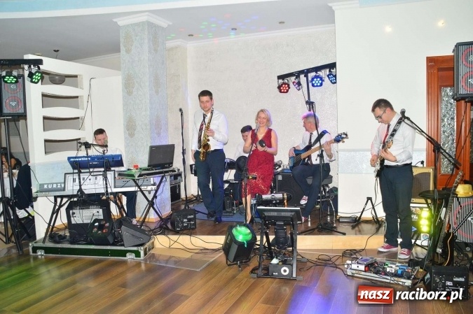 Zdjęcie w galerii na portalu naszraciborz.pl: Zabawa do białego rana, czyli z wizytą na balu charytatywnym ZSS wiadomości z regionu