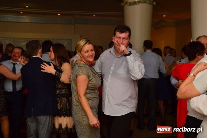 Zdjęcie w galerii na portalu naszraciborz.pl: Zabawa do białego rana, czyli z wizytą na balu charytatywnym ZSS wiadomości z regionu