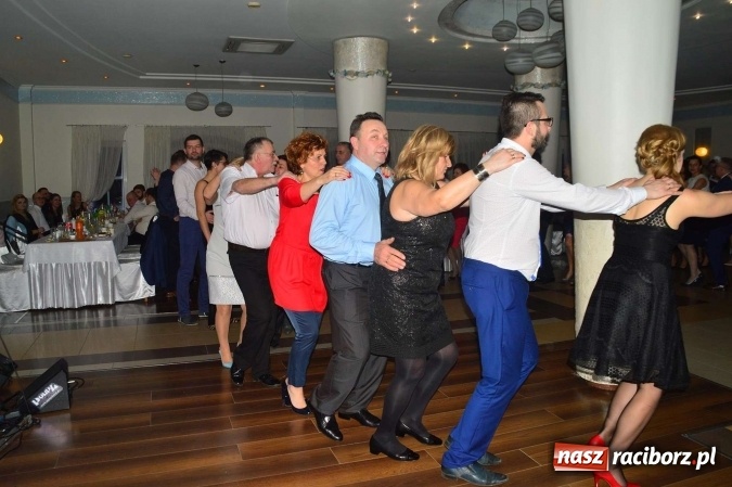 Zdjęcie w galerii na portalu naszraciborz.pl: Zabawa do białego rana, czyli z wizytą na balu charytatywnym ZSS wiadomości z regionu