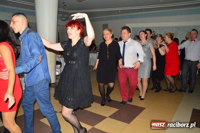 Zdjęcie w galerii na portalu naszraciborz.pl: Zabawa do białego rana, czyli z wizytą na balu charytatywnym ZSS wiadomości z regionu