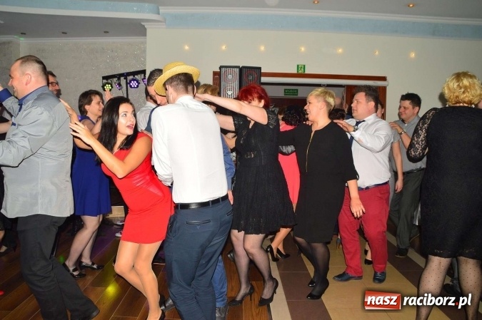 Zdjęcie w galerii na portalu naszraciborz.pl: Zabawa do białego rana, czyli z wizytą na balu charytatywnym ZSS wiadomości z regionu