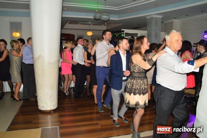 Zdjęcie w galerii na portalu naszraciborz.pl: Zabawa do białego rana, czyli z wizytą na balu charytatywnym ZSS wiadomości z regionu