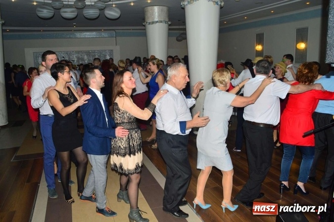 Zdjęcie w galerii na portalu naszraciborz.pl: Zabawa do białego rana, czyli z wizytą na balu charytatywnym ZSS wiadomości z regionu