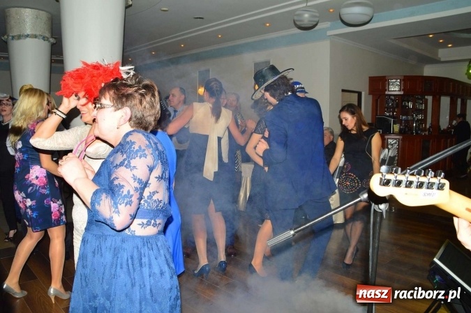 Zdjęcie w galerii na portalu naszraciborz.pl: Zabawa do białego rana, czyli z wizytą na balu charytatywnym ZSS wiadomości z regionu