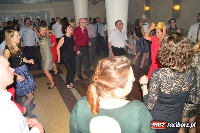 Zdjęcie w galerii na portalu naszraciborz.pl: Zabawa do białego rana, czyli z wizytą na balu charytatywnym ZSS wiadomości z regionu