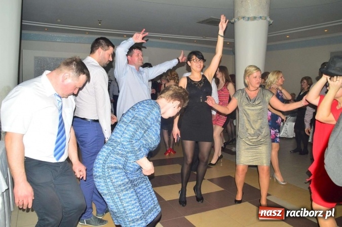 Zdjęcie w galerii na portalu naszraciborz.pl: Zabawa do białego rana, czyli z wizytą na balu charytatywnym ZSS wiadomości z regionu