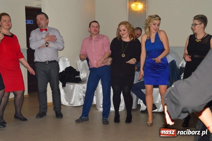 Zdjęcie w galerii na portalu naszraciborz.pl: Zabawa do białego rana, czyli z wizytą na balu charytatywnym ZSS wiadomości z regionu