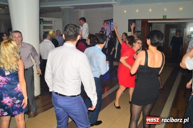 Zdjęcie w galerii na portalu naszraciborz.pl: Zabawa do białego rana, czyli z wizytą na balu charytatywnym ZSS wiadomości z regionu