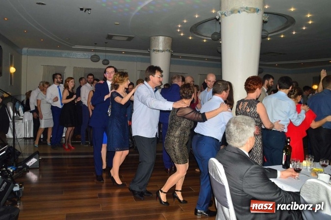 Zdjęcie w galerii na portalu naszraciborz.pl: Zabawa do białego rana, czyli z wizytą na balu charytatywnym ZSS wiadomości z regionu