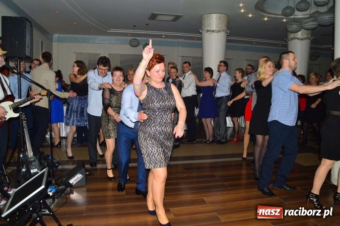 Zdjęcie w galerii na portalu naszraciborz.pl: Zabawa do białego rana, czyli z wizytą na balu charytatywnym ZSS wiadomości z regionu