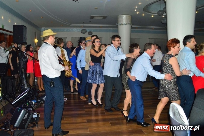 Zdjęcie w galerii na portalu naszraciborz.pl: Zabawa do białego rana, czyli z wizytą na balu charytatywnym ZSS wiadomości z regionu