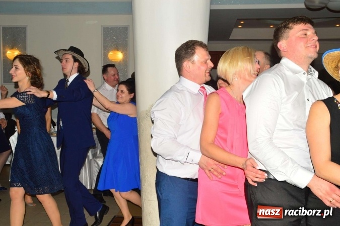 Zdjęcie w galerii na portalu naszraciborz.pl: Zabawa do białego rana, czyli z wizytą na balu charytatywnym ZSS wiadomości z regionu