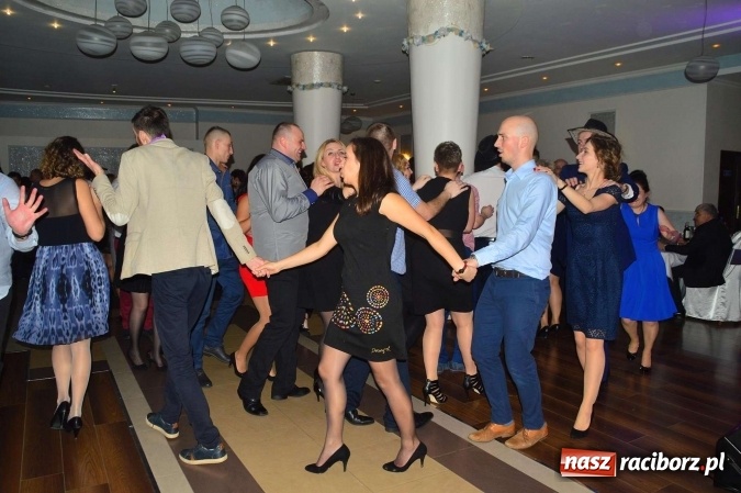 Zdjęcie w galerii na portalu naszraciborz.pl: Zabawa do białego rana, czyli z wizytą na balu charytatywnym ZSS wiadomości z regionu
