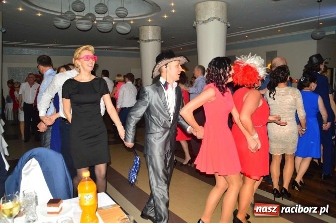 Zdjęcie w galerii na portalu naszraciborz.pl: Zabawa do białego rana, czyli z wizytą na balu charytatywnym ZSS wiadomości z regionu