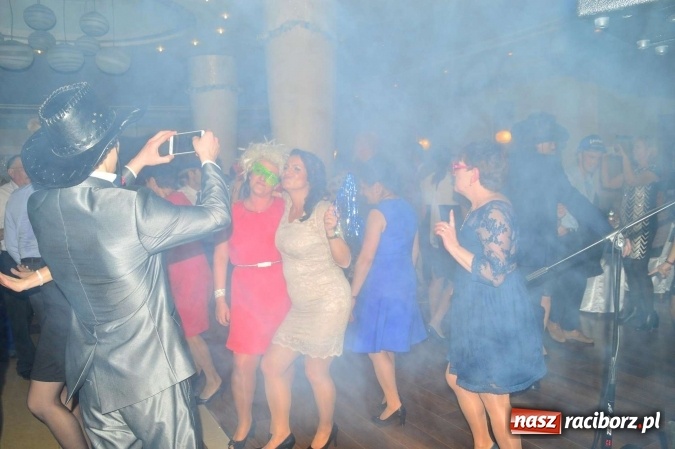 Zdjęcie w galerii na portalu naszraciborz.pl: Zabawa do białego rana, czyli z wizytą na balu charytatywnym ZSS wiadomości z regionu