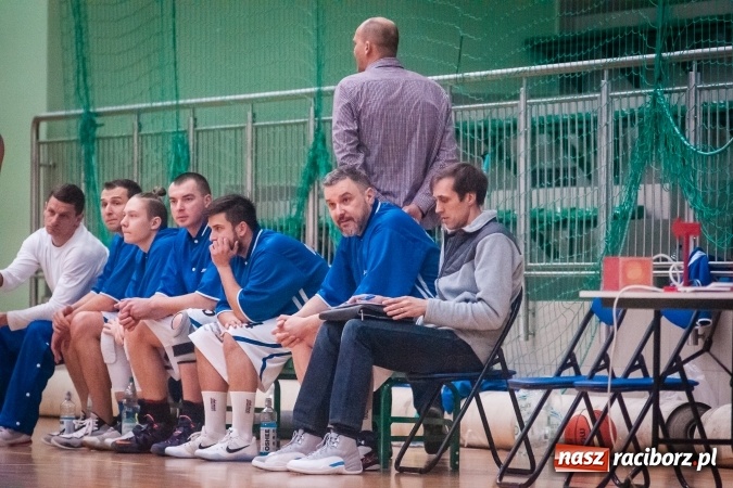 Zdjęcie w galerii na portalu naszraciborz.pl: Koszykówka: Ofensywa walczyła z liderem. Punkty pojechały do Bielska-Białej wiadomości z regionu