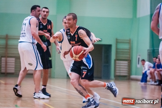 Zdjęcie w galerii na portalu naszraciborz.pl: Koszykówka: Ofensywa walczyła z liderem. Punkty pojechały do Bielska-Białej wiadomości z regionu