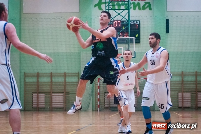 Zdjęcie w galerii na portalu naszraciborz.pl: Koszykówka: Ofensywa walczyła z liderem. Punkty pojechały do Bielska-Białej wiadomości z regionu
