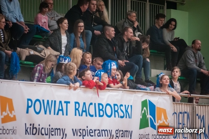 Zdjęcie w galerii na portalu naszraciborz.pl: Koszykówka: Ofensywa walczyła z liderem. Punkty pojechały do Bielska-Białej wiadomości z regionu