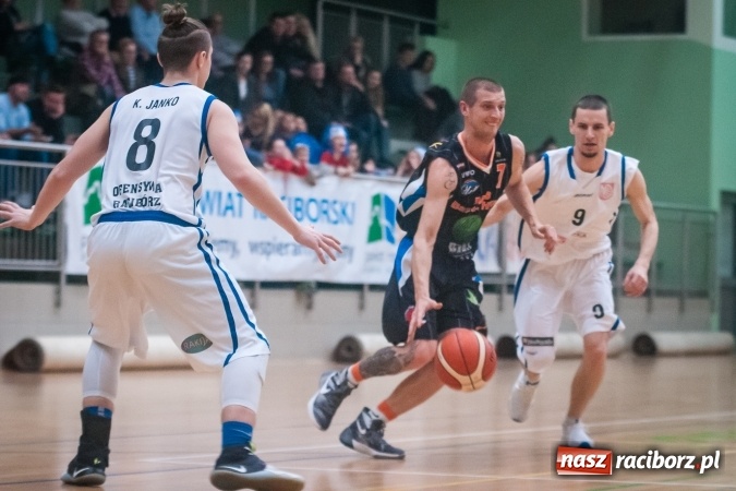 Zdjęcie w galerii na portalu naszraciborz.pl: Koszykówka: Ofensywa walczyła z liderem. Punkty pojechały do Bielska-Białej wiadomości z regionu