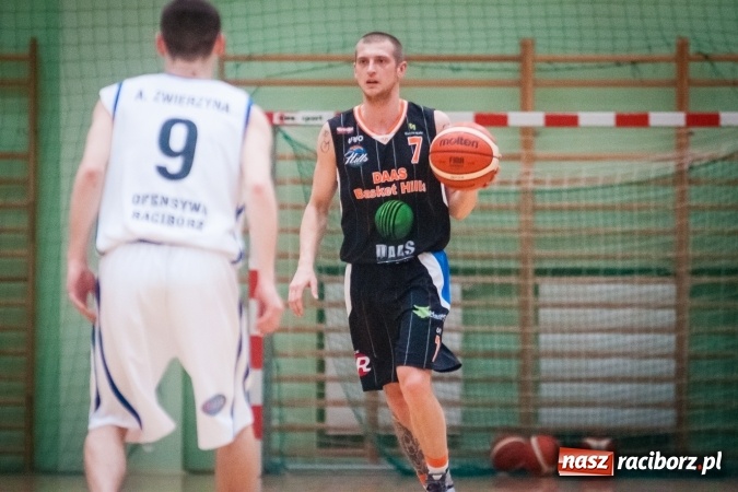 Zdjęcie w galerii na portalu naszraciborz.pl: Koszykówka: Ofensywa walczyła z liderem. Punkty pojechały do Bielska-Białej wiadomości z regionu