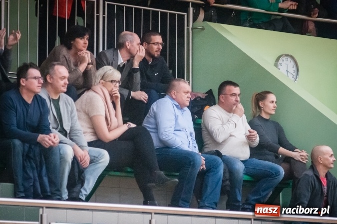 Zdjęcie w galerii na portalu naszraciborz.pl: Koszykówka: Ofensywa walczyła z liderem. Punkty pojechały do Bielska-Białej wiadomości z regionu