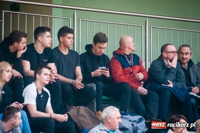 Zdjęcie w galerii na portalu naszraciborz.pl: Koszykówka: Ofensywa walczyła z liderem. Punkty pojechały do Bielska-Białej wiadomości z regionu