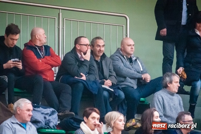 Zdjęcie w galerii na portalu naszraciborz.pl: Koszykówka: Ofensywa walczyła z liderem. Punkty pojechały do Bielska-Białej wiadomości z regionu