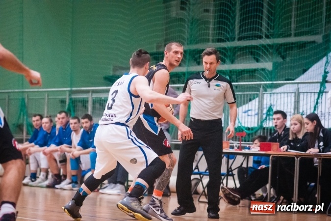 Zdjęcie w galerii na portalu naszraciborz.pl: Koszykówka: Ofensywa walczyła z liderem. Punkty pojechały do Bielska-Białej wiadomości z regionu