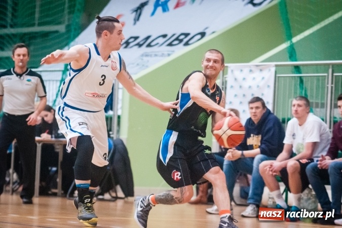 Zdjęcie w galerii na portalu naszraciborz.pl: Koszykówka: Ofensywa walczyła z liderem. Punkty pojechały do Bielska-Białej wiadomości z regionu