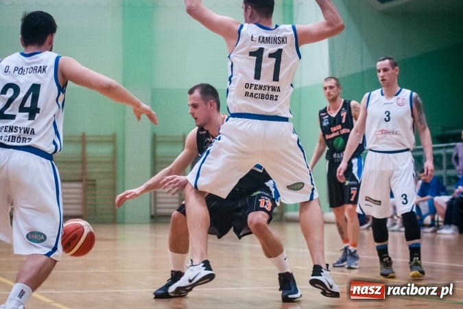 Zdjęcie w galerii na portalu naszraciborz.pl: Koszykówka: Ofensywa walczyła z liderem. Punkty pojechały do Bielska-Białej wiadomości z regionu