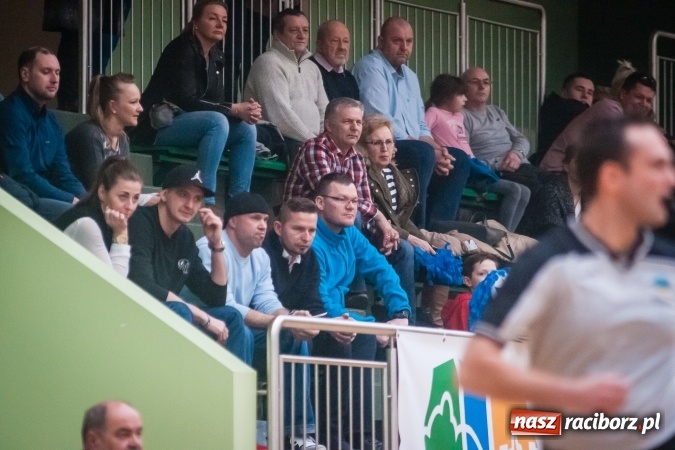 Zdjęcie w galerii na portalu naszraciborz.pl: Koszykówka: Ofensywa walczyła z liderem. Punkty pojechały do Bielska-Białej wiadomości z regionu
